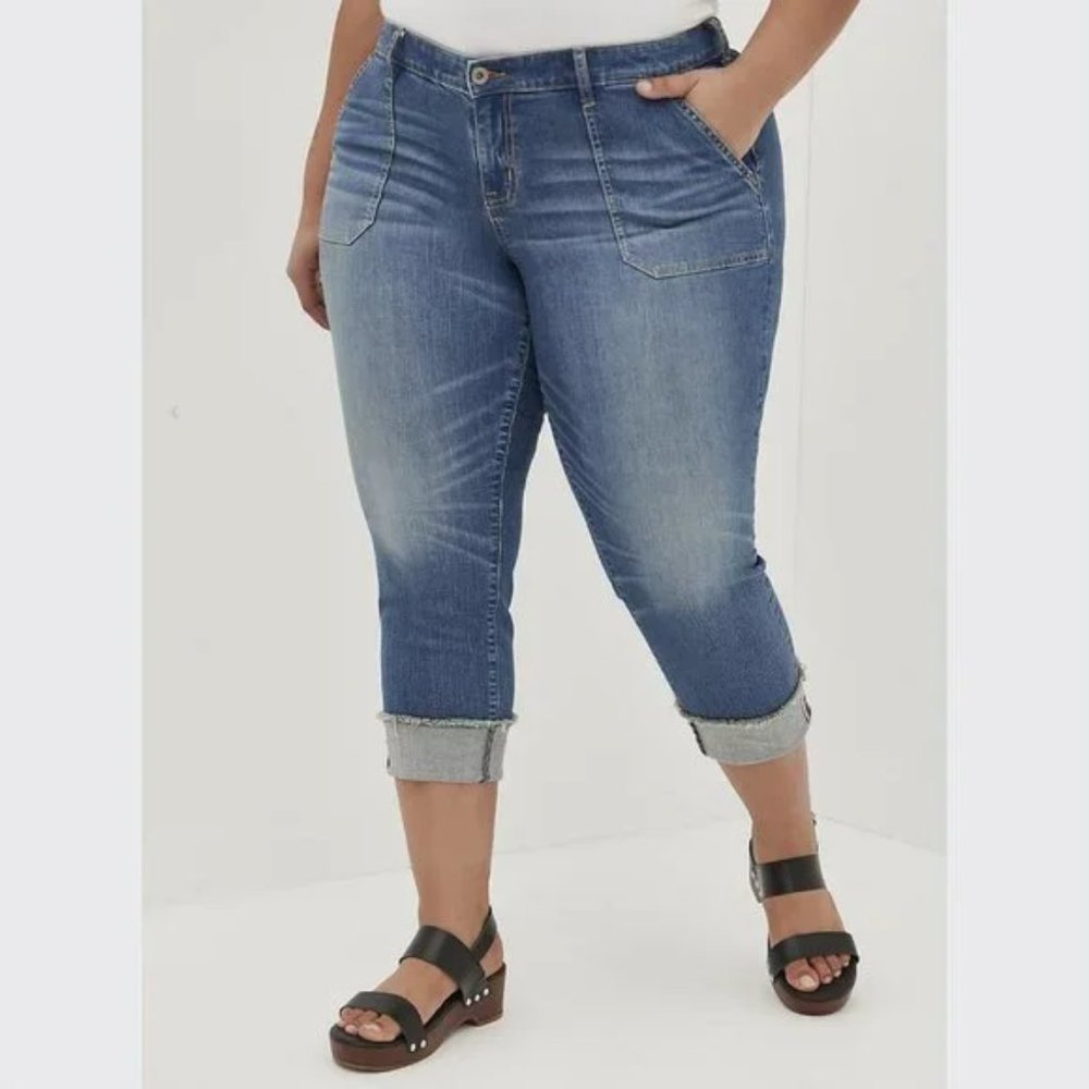 Torrid Crop Boyfriend Vintage Stretch Light Wash Jeans Size 26 NWOT